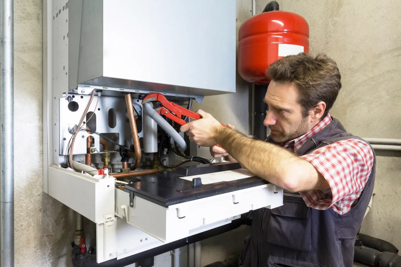 Différents types de chaudières et de circuits de chauffage en chaufferie